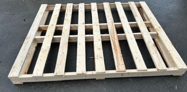 Fournisseur et distributeur de palettes de bois sur mesure dans la région de Montréal, Boucherville, Longueuil, Saint-Hubert, Boucherville et Laval. Concevez votre lot de palettes de bois selon vos dimensions et désirez ainsi que la capacité de charge qu'elle soit neuve, sur mesure ou usagée.
